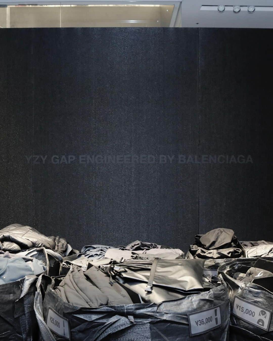 水戸由菜さんのインスタグラム写真 - (水戸由菜Instagram)「・ YZY GAP ENGINEERED BY BALENCIAGA  #ygebbginza」9月23日 21時20分 - yuna_3047