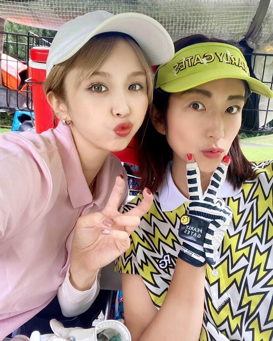 庄司ゆうこさんのインスタグラム写真 - (庄司ゆうこInstagram)「仲良しメンバーでゴルフ⛳️🏌️‍♀️❤️ この日降水確率50%以上あったけど全く降らずで帰りの車に乗った瞬間雨降ってきたー笑 ホントいつも天気には恵まれてるわ🥺💓 この日は @pumagolf プーマのスニーカー✨✨ とにかく履きやすさ抜群でゴルフシューズ3足あるけど全部puma‼️ ゴルフシューズどこのメーカー買ったらいいか悩んでる方には絶対オススメ⭐️ 寒くなるまではゴルフいっぱい行きたいなぁ⛳️💓 #ゴルフ#ゴルフ女子 #ゴルフウェア#パーリーゲイツ#ゴルフシューズ#puma#pumagolf#pgm総成ゴルフクラブ #ゴルフ日和#晴れ女#ゴルフ好きな人と繋がりたい」9月24日 0時35分 - yuko.shoji