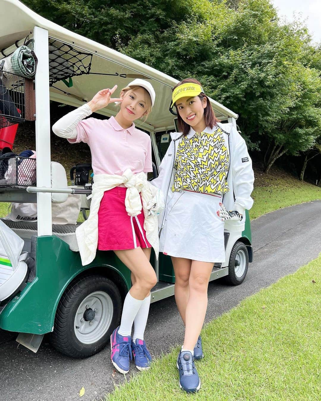 庄司ゆうこさんのインスタグラム写真 - (庄司ゆうこInstagram)「仲良しメンバーでゴルフ⛳️🏌️‍♀️❤️ この日降水確率50%以上あったけど全く降らずで帰りの車に乗った瞬間雨降ってきたー笑 ホントいつも天気には恵まれてるわ🥺💓 この日は @pumagolf プーマのスニーカー✨✨ とにかく履きやすさ抜群でゴルフシューズ3足あるけど全部puma‼️ ゴルフシューズどこのメーカー買ったらいいか悩んでる方には絶対オススメ⭐️ 寒くなるまではゴルフいっぱい行きたいなぁ⛳️💓 #ゴルフ#ゴルフ女子 #ゴルフウェア#パーリーゲイツ#ゴルフシューズ#puma#pumagolf#pgm総成ゴルフクラブ #ゴルフ日和#晴れ女#ゴルフ好きな人と繋がりたい」9月24日 0時35分 - yuko.shoji