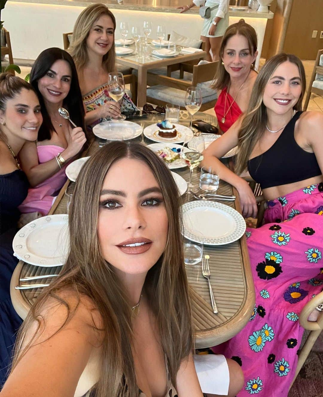 ソフィア・ベルガラさんのインスタグラム写真 - (ソフィア・ベルガラInstagram)「Lunch de despedida😩😩 @amalmiami」9月24日 4時58分 - sofiavergara