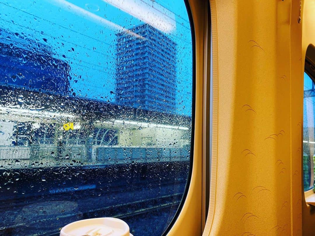 青木さやかさんのインスタグラム写真 - (青木さやかInstagram)「なんと、まだ静岡駅。はやくてもお昼まではこちらの新幹線は動かないようです。お気をつけて。 ラジオ深夜便は静岡駅からお電話で出演させていただきました。ありがとうございました。」9月24日 6時02分 - sayaka___aoki