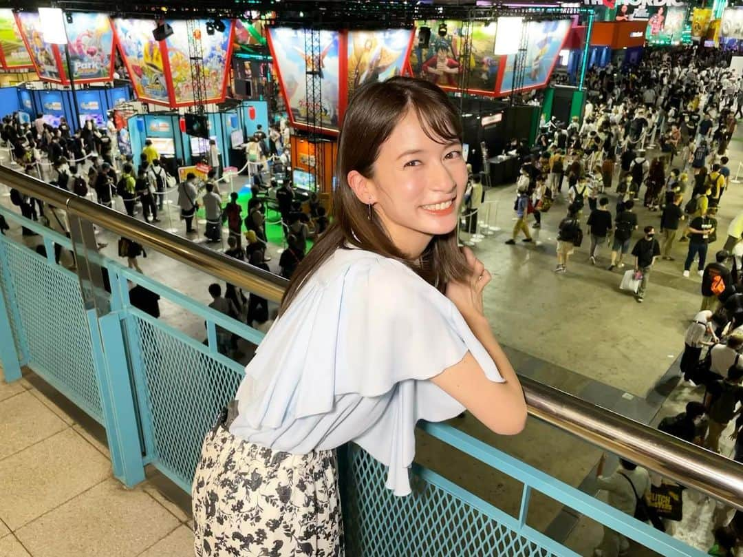 宇内梨沙さんのインスタグラム写真 - (宇内梨沙Instagram)「#東京ゲームショウ2022 #TGS2022  3年ぶりのリアル開催。  年に一度のゲームのお祭り！楽しかったなぁ…！  やっぱりイベントはリアルあってこそだと感じました。  YouTube「うなポンGAMES」 でレポート動画投稿予定です✨  さらに明日のアッコにおまかせもTGSロケ✌️  また毎日新聞で連載しているコラムでも TGSについて書きますので ご覧いただけたらと思います😆  好きなものが いろんなところで活かせるの嬉しいな。  物販を見る時間がわずかしかなく… なんとかFalloutのアラームクロックと エルデンリングのカップ手に入れた🫶」9月24日 12時38分 - risaunai