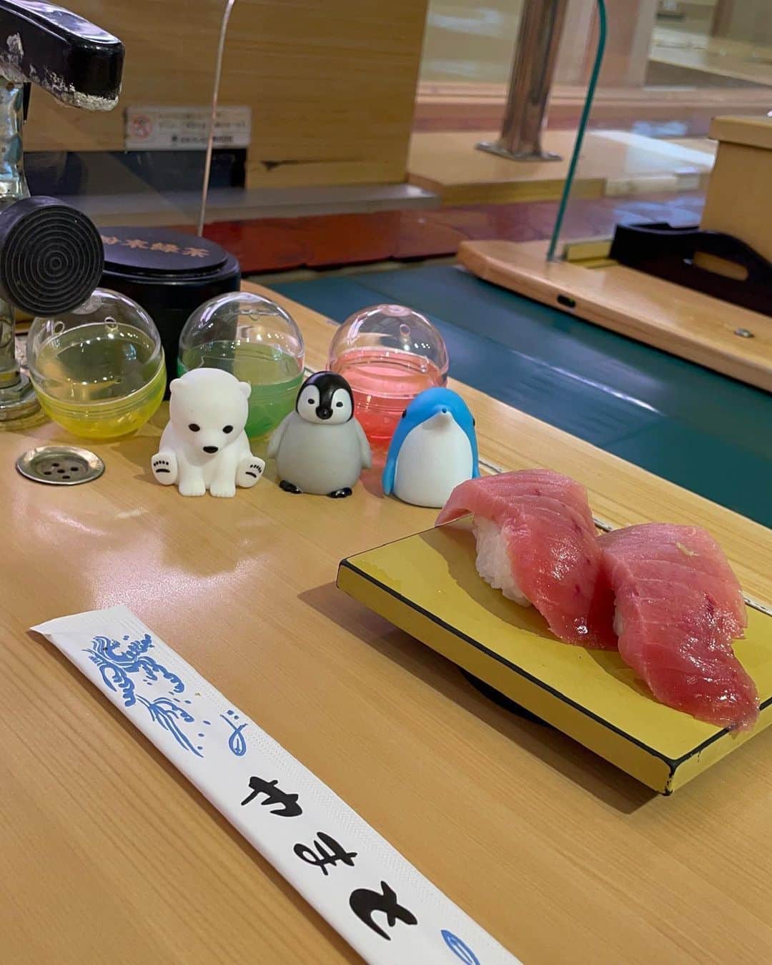 白戸ゆめのさんのインスタグラム写真 - (白戸ゆめのInstagram)「🍣 . 房総のお寿司☺️ カプセルトイ可愛すぎて 3回も回しました笑」9月24日 12時58分 - yumeno.s_