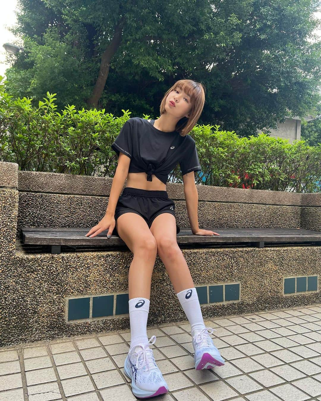 Yuriさんのインスタグラム写真 - (YuriInstagram)「來運動會之後所有項目的戰鞋都是ASICS！最近跑熱身都喜歡穿ASICS 新款的NOVABLAST 3 跑步！！！第一次穿上的時候就嚇到了，居然這麼彈！超輕～熱身起來起來特別沒負擔～ 鞋款中底設計靈感參考幾何摺紙工藝，顏色跟造型都好吸晴又好搭❤️特別是鞋帶的小巧思！質感超好，我都會特別去注意鞋子鞋帶的小細節✨這個鞋帶讓我為這雙鞋加分到不行，NOVABLAST 3 真的好美🔥一起穿情侶鞋吧！👫  @asicstw #彈出跑步樂趣 #NOVABLAST3 #ASICSRUNNING」9月24日 16時12分 - xx15995