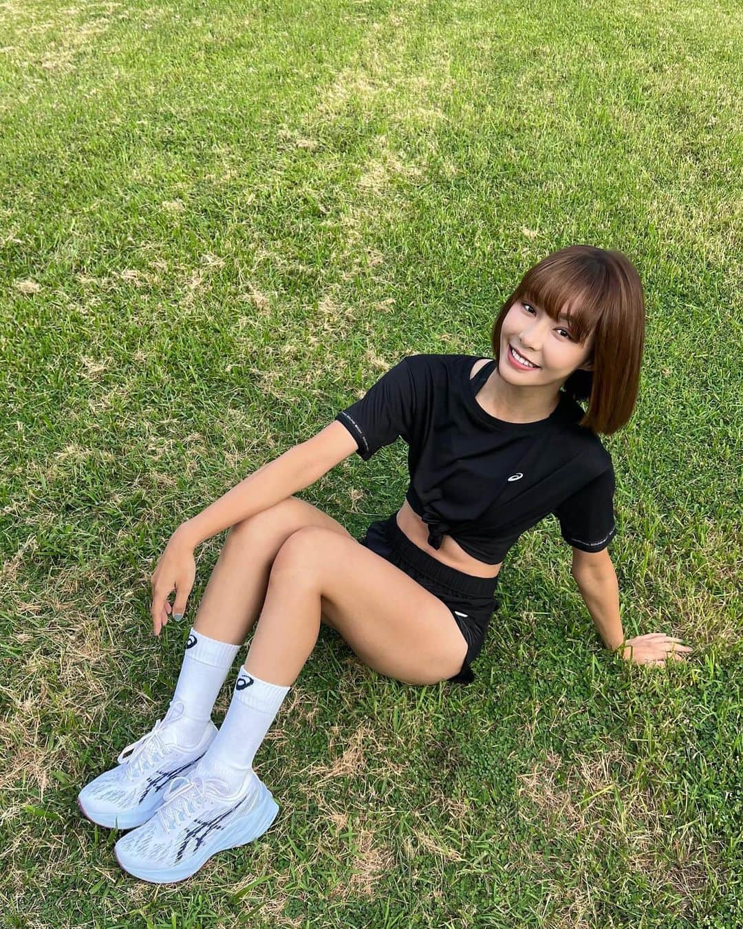 Yuriさんのインスタグラム写真 - (YuriInstagram)「來運動會之後所有項目的戰鞋都是ASICS！最近跑熱身都喜歡穿ASICS 新款的NOVABLAST 3 跑步！！！第一次穿上的時候就嚇到了，居然這麼彈！超輕～熱身起來起來特別沒負擔～ 鞋款中底設計靈感參考幾何摺紙工藝，顏色跟造型都好吸晴又好搭❤️特別是鞋帶的小巧思！質感超好，我都會特別去注意鞋子鞋帶的小細節✨這個鞋帶讓我為這雙鞋加分到不行，NOVABLAST 3 真的好美🔥一起穿情侶鞋吧！👫  @asicstw #彈出跑步樂趣 #NOVABLAST3 #ASICSRUNNING」9月24日 16時12分 - xx15995