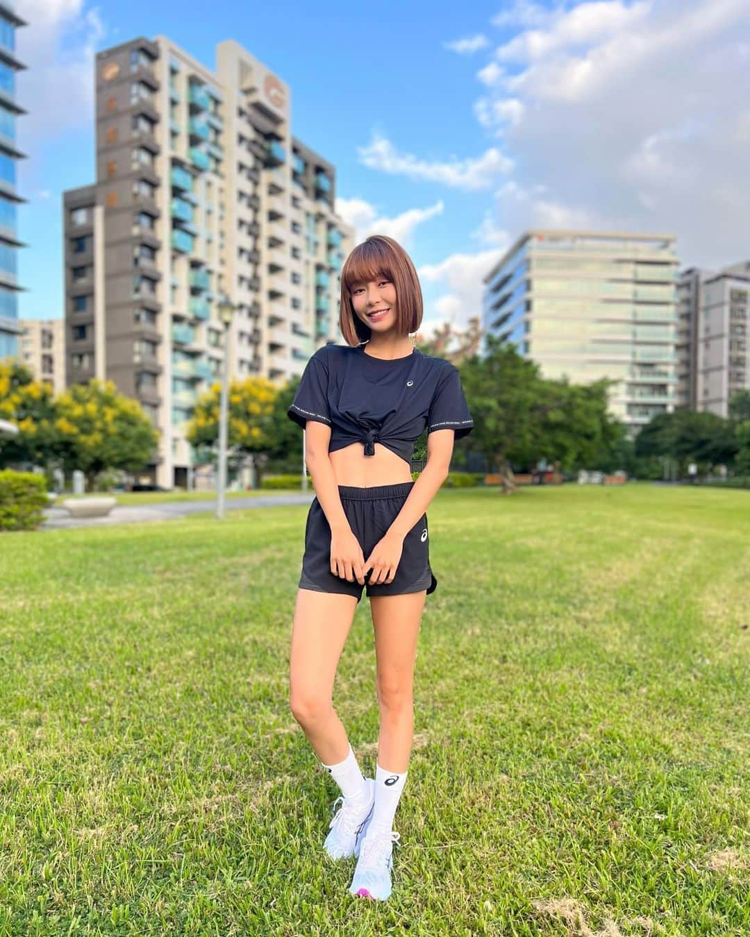 Yuriさんのインスタグラム写真 - (YuriInstagram)「來運動會之後所有項目的戰鞋都是ASICS！最近跑熱身都喜歡穿ASICS 新款的NOVABLAST 3 跑步！！！第一次穿上的時候就嚇到了，居然這麼彈！超輕～熱身起來起來特別沒負擔～ 鞋款中底設計靈感參考幾何摺紙工藝，顏色跟造型都好吸晴又好搭❤️特別是鞋帶的小巧思！質感超好，我都會特別去注意鞋子鞋帶的小細節✨這個鞋帶讓我為這雙鞋加分到不行，NOVABLAST 3 真的好美🔥一起穿情侶鞋吧！👫  @asicstw #彈出跑步樂趣 #NOVABLAST3 #ASICSRUNNING」9月24日 16時12分 - xx15995