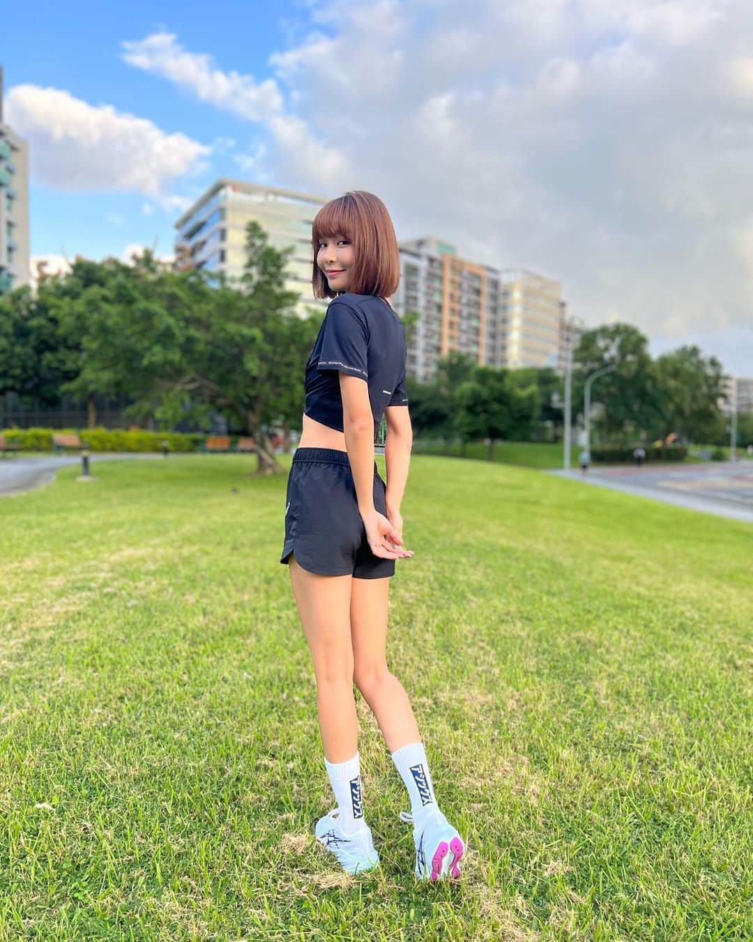 Yuriさんのインスタグラム写真 - (YuriInstagram)「來運動會之後所有項目的戰鞋都是ASICS！最近跑熱身都喜歡穿ASICS 新款的NOVABLAST 3 跑步！！！第一次穿上的時候就嚇到了，居然這麼彈！超輕～熱身起來起來特別沒負擔～ 鞋款中底設計靈感參考幾何摺紙工藝，顏色跟造型都好吸晴又好搭❤️特別是鞋帶的小巧思！質感超好，我都會特別去注意鞋子鞋帶的小細節✨這個鞋帶讓我為這雙鞋加分到不行，NOVABLAST 3 真的好美🔥一起穿情侶鞋吧！👫  @asicstw #彈出跑步樂趣 #NOVABLAST3 #ASICSRUNNING」9月24日 16時12分 - xx15995