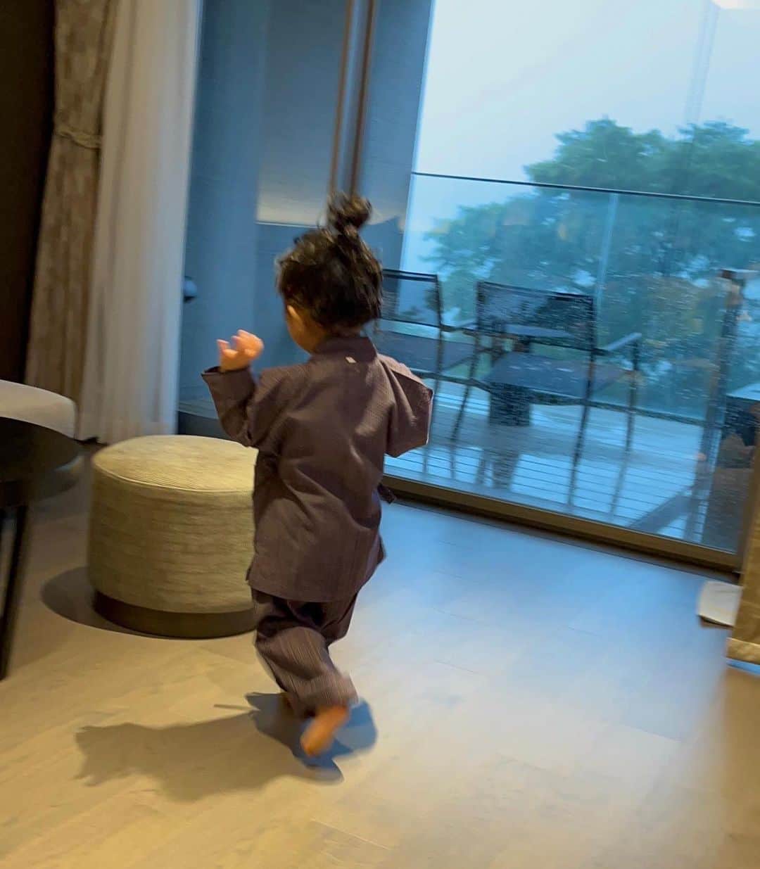 丸林広奈さんのインスタグラム写真 - (丸林広奈Instagram)「雨の箱根。風情あって好きだなぁ♨︎ ただただ宿でゆっくりしたいところですが、元気盛りの娘と全力で過ごしています🤣🫶」9月24日 17時09分 - hironamarubayashi