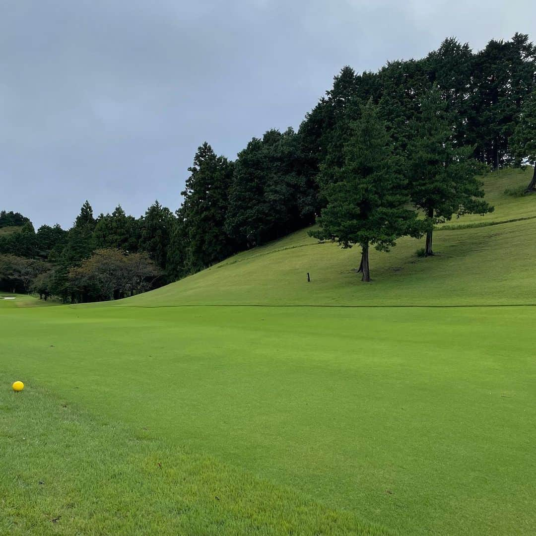 葉月里緒奈さんのインスタグラム写真 - (葉月里緒奈Instagram)「天気予報ではお昼から曇りのはずが逆に土砂降り。 最終ホールで雨上がり、家に着いたら晴れてきた。 あ〜やんなっちゃった　あ〜驚いた(笑)。 #箱根#ゴルフ#足柄森林カントリー倶楽部 #ランチはパスタ#きのことベーコンの和風パスタ #小雨からの土砂降り#体冷え切り#暖房つけてブランケットにくるまる#もう動けない#ニューネイル#キラキラホワイト#rionahazuki」9月24日 17時28分 - riona_hazuki