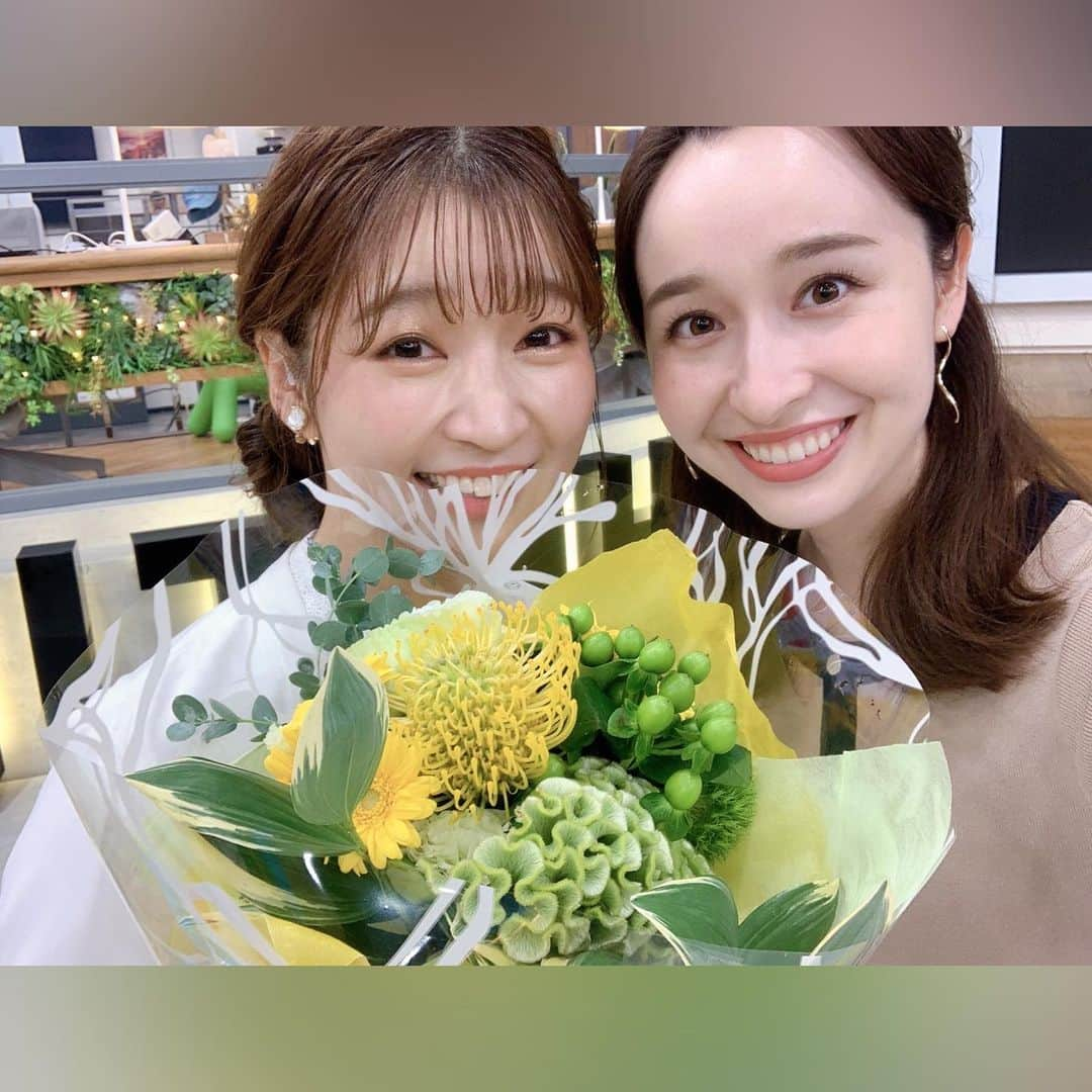 山下佳織さんのインスタグラム写真 - (山下佳織Instagram)「皆さまとの思い出写真📸  #archives   #まなまる さん #松田里奈 さん #まつりちゃん #けいちゃん  #嶺百花 さん #アナウンサーの皆様   （木） grove（緑色系トップス） @grove_jp #grove #グローブ  Wild Lily（お花柄スカート） @wildlily_daikanyama #wildlily  （金） LAURA ASHLEY（白いトップス） @lauraashley_official_shop  TIARA（パープル系スカート） @tiara_melrose #TIARA #ティアラ」9月24日 18時13分 - yama0130kaori