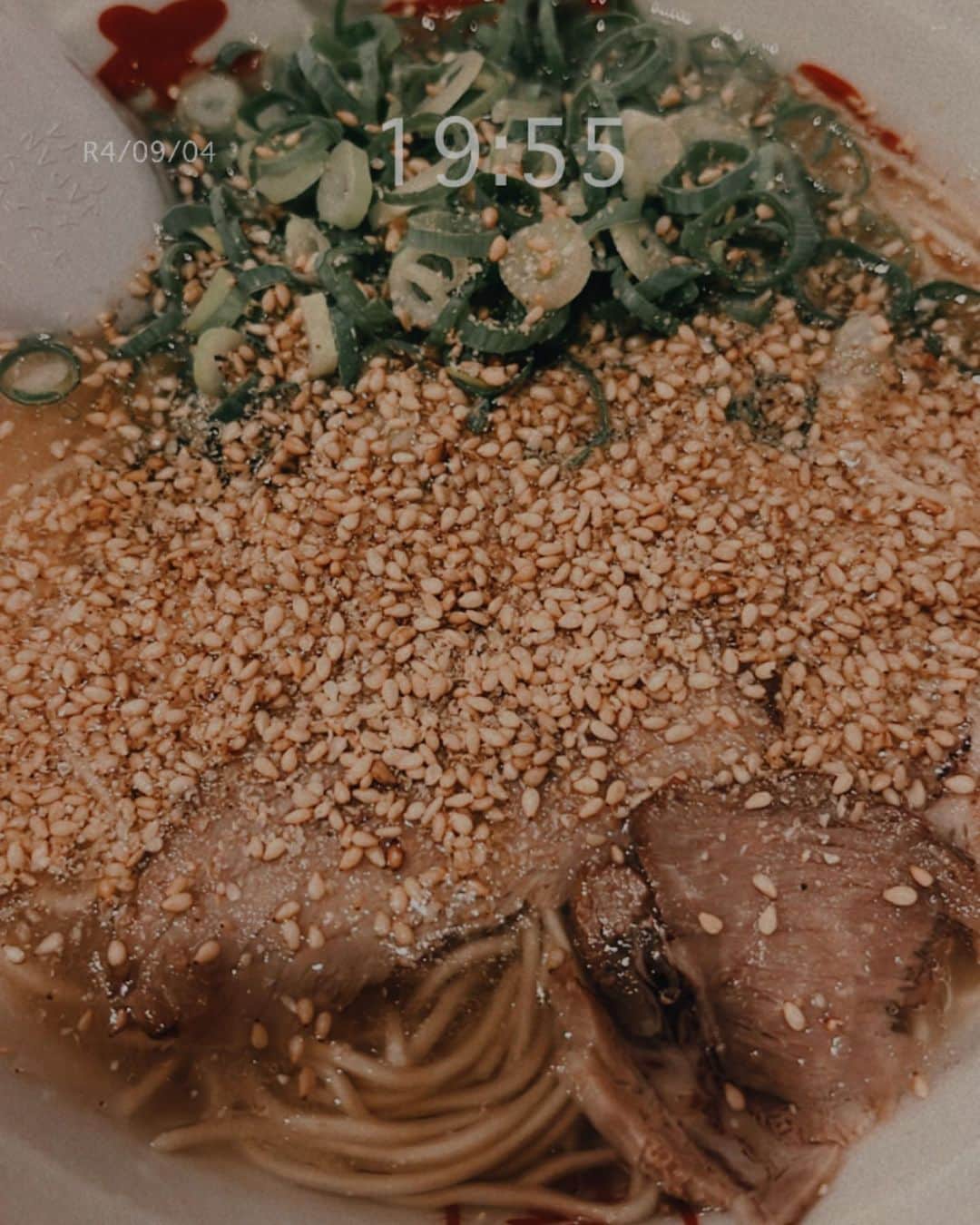 中上真亜子さんのインスタグラム写真 - (中上真亜子Instagram)「🍜 こないだ人生で初めて3日連続ラーメン食べた🍜 そのスタートをきったのは ナカムラボ☺️ 周年の時だけしか出ないプレミアムを食べたよ🤤  ちなみに2日目はこれまた大好きな山ちゃん そして3日目は高菜ラーメン☺️ 今日は何食べようかなあ🕺（なに飲もうかなあ」9月24日 19時07分 - maako_nakagami