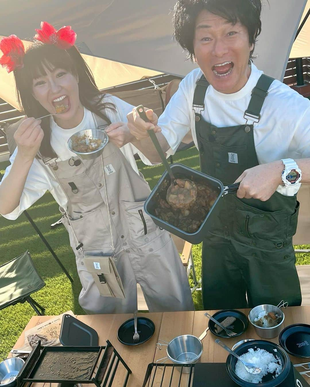 さゆりさんのインスタグラム写真 - (さゆりInstagram)「わぁい🤣キャンプ〜🤩🤩🤩 お外のカレーってどうしてこんなに美味しいの😆  #せやねん  #メチャ売れのコーナーでロケ行かせてもらった #キャンプブランド🏕 #DOD さん🤗 #テントがあれば⛺️ #東大阪の会社屋上キャンプなのに大自然にいる〜になってるさゆりの巻〜🤣 #大人数みんなで一緒にカレー食べたいね🤣 #インスタに来て下さってるお友達の皆様とこんな会やりたくなっちゃったよの巻〜🤣 #かつみさゆり ＃さゆり #ハンモックテント気持ち良かった💖」9月24日 20時38分 - katsumisayuri_sayuri