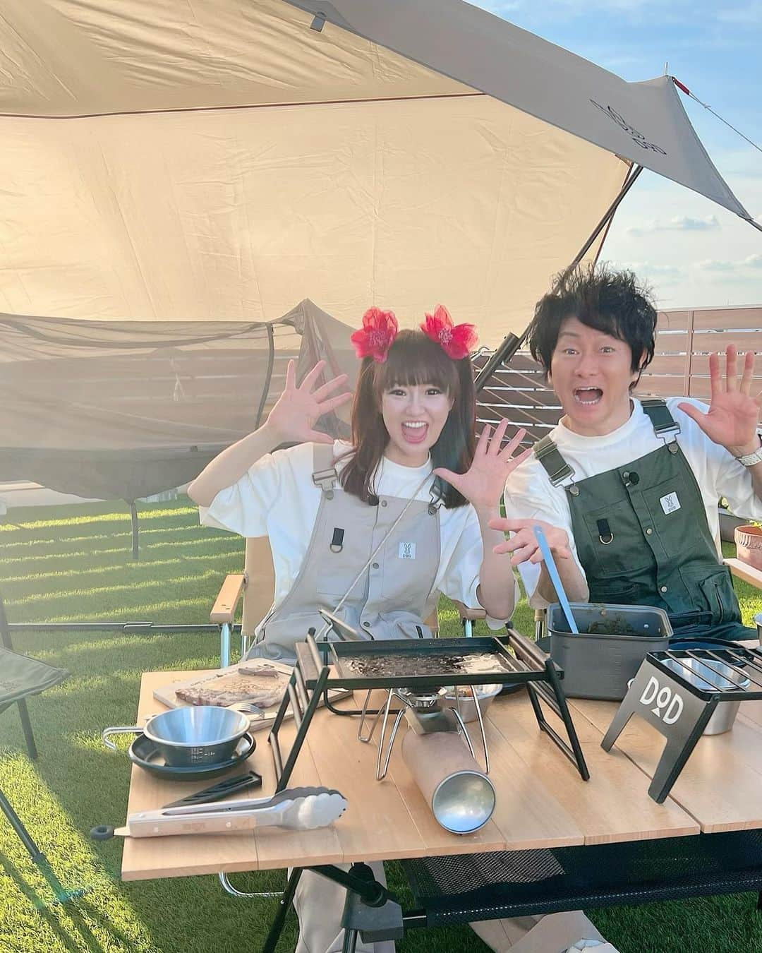 さゆりさんのインスタグラム写真 - (さゆりInstagram)「わぁい🤣キャンプ〜🤩🤩🤩 お外のカレーってどうしてこんなに美味しいの😆  #せやねん  #メチャ売れのコーナーでロケ行かせてもらった #キャンプブランド🏕 #DOD さん🤗 #テントがあれば⛺️ #東大阪の会社屋上キャンプなのに大自然にいる〜になってるさゆりの巻〜🤣 #大人数みんなで一緒にカレー食べたいね🤣 #インスタに来て下さってるお友達の皆様とこんな会やりたくなっちゃったよの巻〜🤣 #かつみさゆり ＃さゆり #ハンモックテント気持ち良かった💖」9月24日 20時38分 - katsumisayuri_sayuri