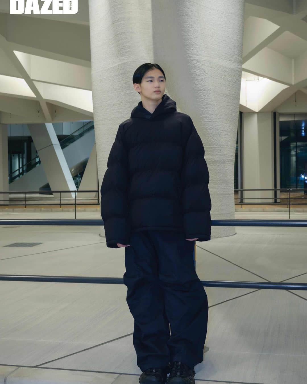 冨永章胤さんのインスタグラム写真 - (冨永章胤Instagram)「今回は @dazedkorea に出させていただきました！ ありがとうございます！ 初めてのカラコンを入れて、眉毛の色も変えての撮影でした！ 楽しかったです！！  雑誌見てみてね！   TwitterにてYouTube生配信の告知してます！ 是非みてね！ Twitter名　冨永章胤 Akitsugu Tominaga  Photographer: @seeing_itself  Editor in Chief: Guiom Lee from Dazed Korea Fashion Editor: Namhoon Lee from Dazed Korea Creative direction/Stylist @shun_watanabe  Hair:  @umeboooy  Makeup:  @harukadebeau  #冨永章胤」9月24日 21時02分 - akitsugu.t