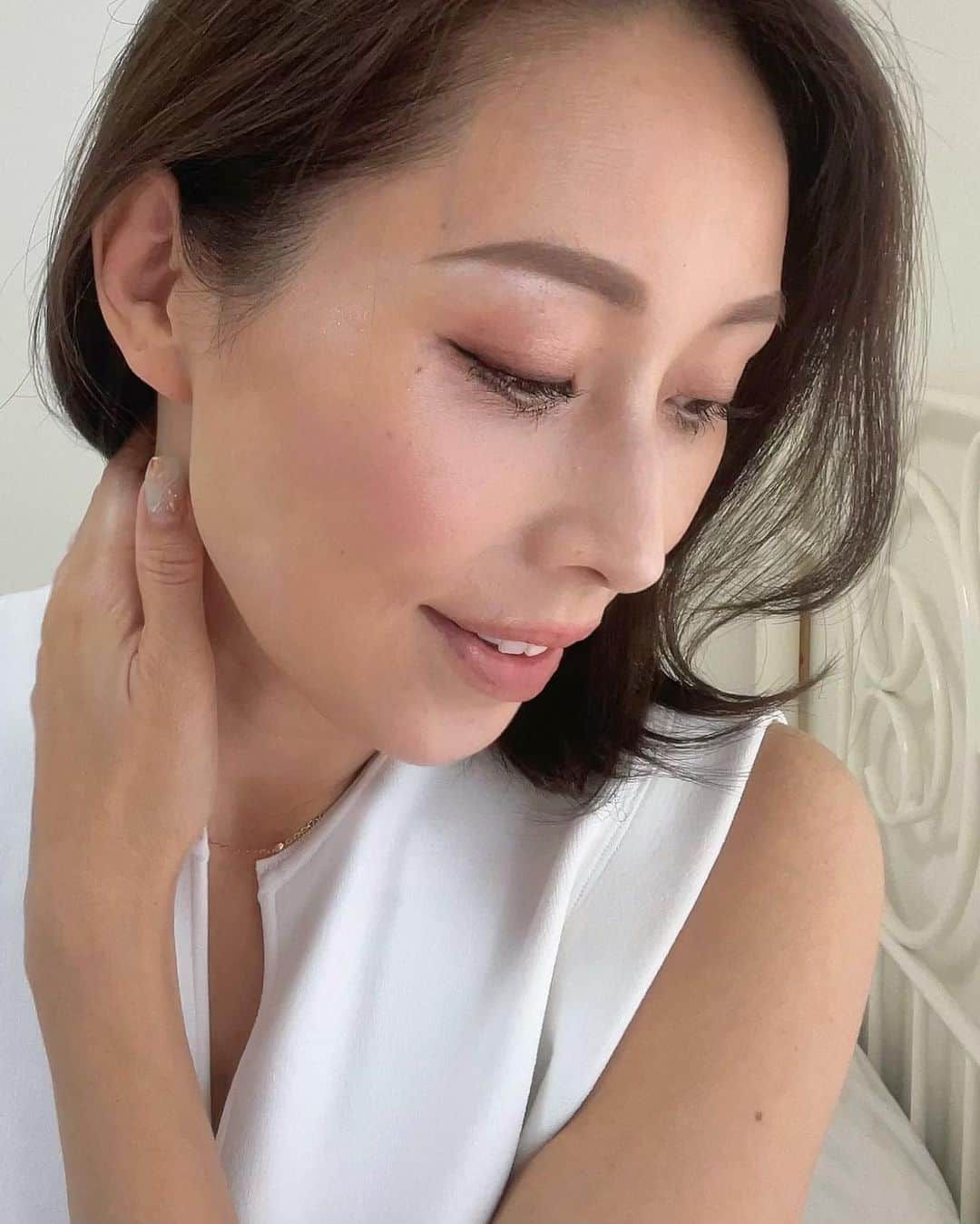 宮田綾子さんのインスタグラム写真 - (宮田綾子Instagram)「LANCOME秋のコレクションで秋の顔💄  7月1日発売 マスカラ「イプノ ドールアイ ウォータープルーフ N 」、アイシャドウ 「イプノパレット18」と、9月1日新発売の「ラプソリュ ルージュ インティマット274」をいただきました🍁 感動的な発色の良さはさすが✨いっきに秋の顔になれます！ いちばんのお気に入りはリップで、ケースが可愛いのはもちろん、マットな質感だけどふんわり柔らかな着け心地💋昔からランコムの香りも好き♩ @lancomeofficial   50歳 美容やファッションなどを投稿しています👖 -7kg痩せた毎日の食事やトレーニング動画はストーリーズにあります、フォローしてチェックしてみてね✔︎ @ayako__miyata ←16.5万フォロワー❤️いつもたくさんのコメントやDMありがとうございます❤️  #ランコム #イプノドールアイ #イプノパレット #ラプソリュルージュ #インティマット #gifted #アラフィフメイク #アラフィフ美容 #アラフォーメイク #アラフォー美容 #50代メイク #40代メイク #リップメイク #アイメイク #秋カラー #秋メイク #新作コスメ #コスメ紹介 #トレンドメイク #大人メイク」9月25日 8時18分 - ayako__miyata