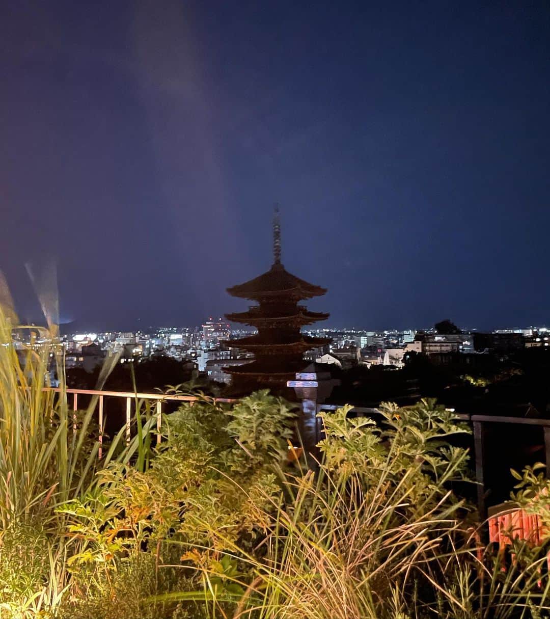 MIYABIさんのインスタグラム写真 - (MIYABIInstagram)「京都の夜景🌃  素晴らしかった🥹🏯  皆んなのオススメの夜景スポット教えて💜✨  今日も頑張ろうねっ🥰  #k36  #京都観光  #サイバージャパンダンサーズ」9月25日 13時23分 - cjd_miyabi
