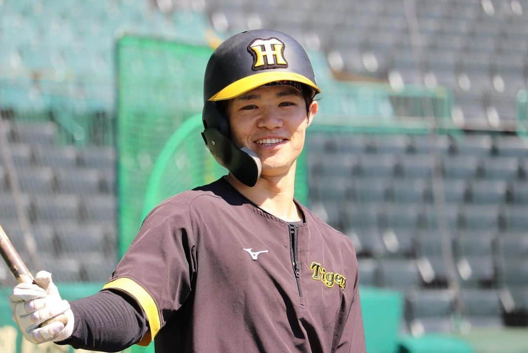 阪神タイガースさんのインスタグラム写真 - (阪神タイガースInstagram)「9月25日、甲子園球場での練習の様子です！ #髙寺望夢 選手 #植田海 選手 #中野拓夢 選手 #陽川尚将 選手 #長坂拳弥 選手 #島田海吏 選手 #小幡竜平 選手 #佐藤輝明 選手 #加治屋蓮 選手 #浜地真澄 選手 #岩貞祐太 選手 #阪神タイガース  #イチにカケル！」9月25日 14時17分 - hanshintigers_official