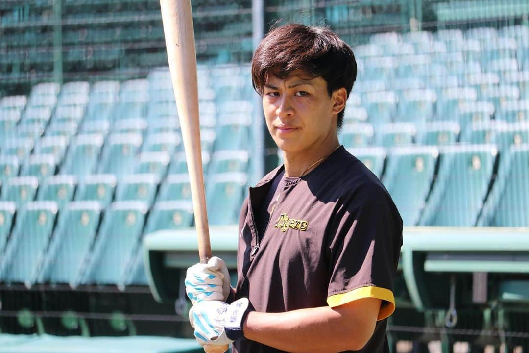 阪神タイガースさんのインスタグラム写真 - (阪神タイガースInstagram)「9月25日、甲子園球場での練習の様子です！ #髙寺望夢 選手 #植田海 選手 #中野拓夢 選手 #陽川尚将 選手 #長坂拳弥 選手 #島田海吏 選手 #小幡竜平 選手 #佐藤輝明 選手 #加治屋蓮 選手 #浜地真澄 選手 #岩貞祐太 選手 #阪神タイガース  #イチにカケル！」9月25日 14時17分 - hanshintigers_official