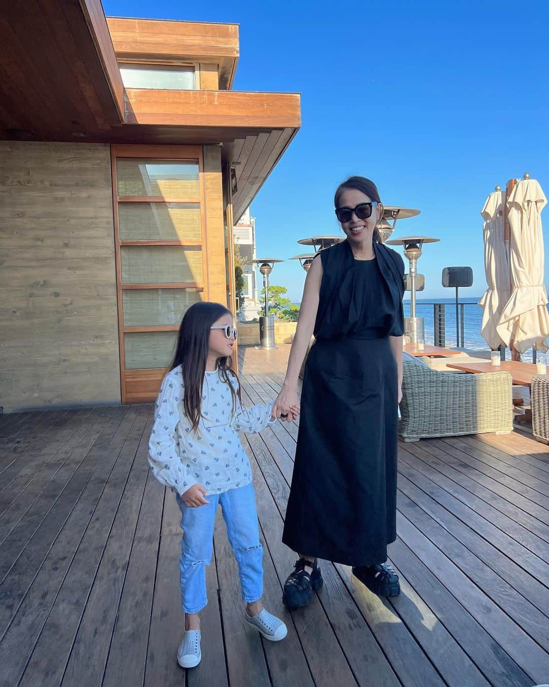 翁安芸さんのインスタグラム写真 - (翁安芸Instagram)「@nobukoaspen & my 👧🏻🤍  #nobumalibu #grandmasgirl #LA #summer2022」9月25日 15時42分 - akinyc