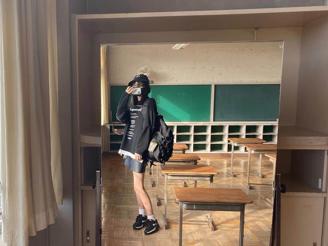 組橋星奈さんのインスタグラム写真 - (組橋星奈Instagram)「・ ・ ・ ・ 気づいたら全身黒になってた！ クローゼット大半が黒ばっかり🐈‍⬛ ・ ・ ・ ・  #ニコラ  #nicola  #ニコモ  #ニコラ10月号発売中  #組橋星奈」9月25日 16時52分 - sena_kumihashi0716