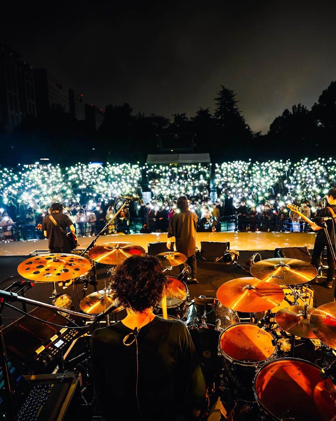 岡峰光舟さんのインスタグラム写真 - (岡峰光舟Instagram)「2022.9.24。 東京　日比谷野外音楽堂。 素晴らしい光景でした。 　　　　　写真　橋本塁 #thebackhorn #moonbass #soundshooter」9月25日 18時15分 - kohshuokamine