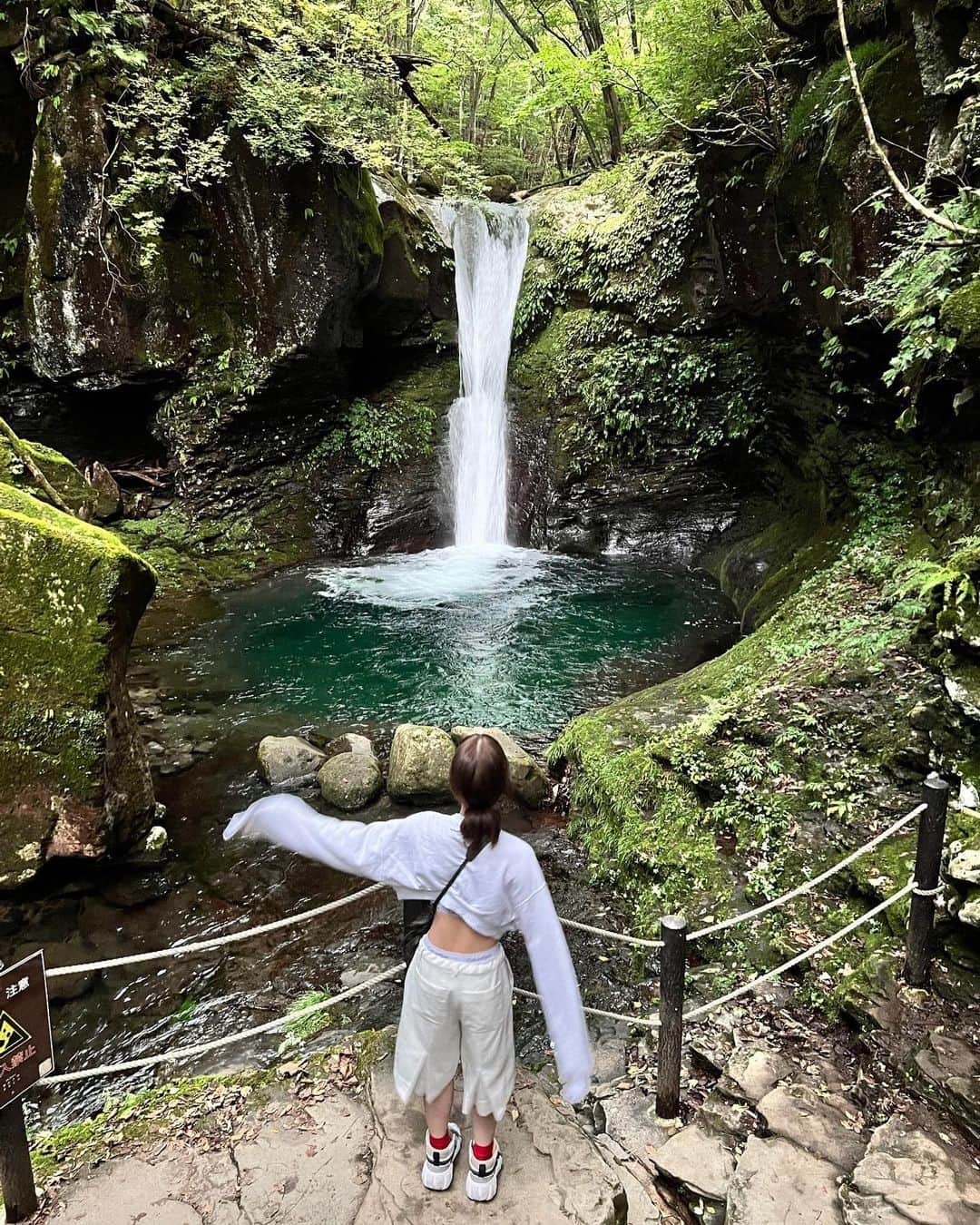 井手上漠さんのインスタグラム写真 - (井手上漠Instagram)「地元のふっ軽フレンドたちと自然の旅。おしらじアイスがおいしくてこの顔（笑」9月25日 18時29分 - baaaakuuuu