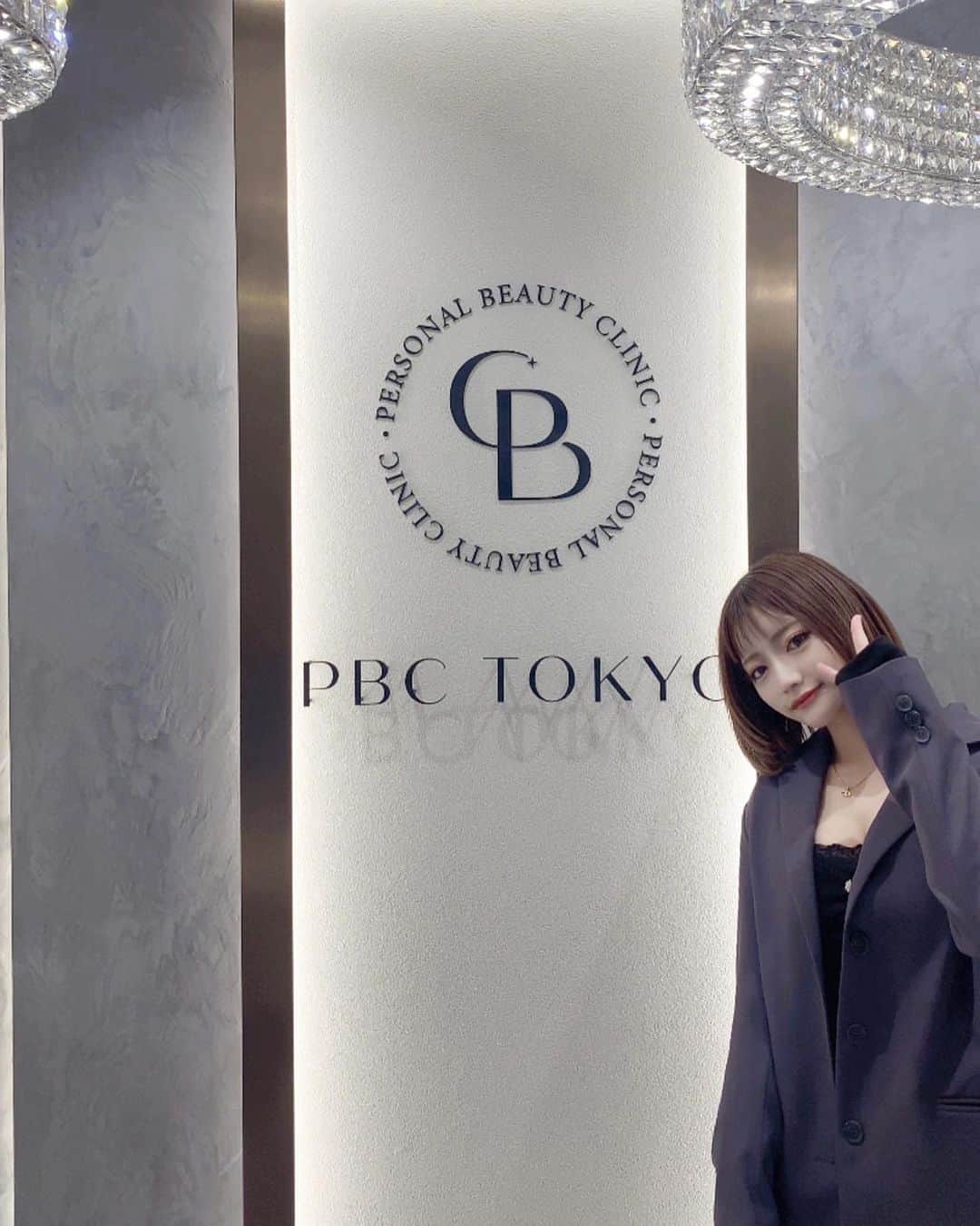 YUINAさんのインスタグラム写真 - (YUINAInstagram)「銀座に新たに『 PBC TOKYO』という 美容クリニックがOPENするよ💭  レセプションパーティに 招待して頂いたので 一足先に行ってきました🌟  クリニック内はとっても綺麗で 内装も高級感のあるデザインで 落ち着く空間だったよ🕊 ͗ ͗  PBCの取り扱っている機器は 最先端で価格が安く... 様々な分野で予約が取りづらい 腕の良い人気ドクターが揃っているので オススメだよ𓂃𓈒𓏸︎︎︎︎ 🕊  OPEN特別キャンペーンで各メニュー 20%オフでお得になってるよ！！◎  私も今度行って来たいと思います👟🤍  #PBCTOKYO #美容クリニック #新店舗」9月25日 19時51分 - y_i_n35