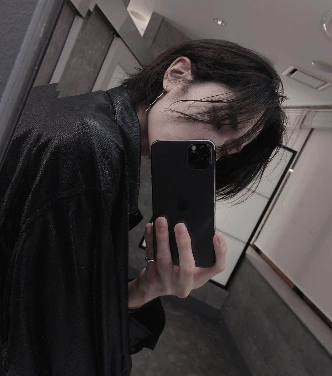 齋藤正太さんのインスタグラム写真 - (齋藤正太Instagram)「haircut  @signal8756   thankyouforyourcomments  #メンズウルフ#前下がりショート #ulzzangboy #メンズパーマ #マッシュ#ウルフ#マッシュウルフ #맞팔#マッシュショート #シースルーバング #セルフィー#スパイラルパーマ #ツイストスパイラル#マッシュ男子#センターパートウルフ#センターパート#眉サロン#眉毛サロン#メンズファッション  #メンズウルフ#前下がりショート #ulzzangboy #メンズパーマ #マッシュ#ウルフ#マッシュウルフ #맞팔#マッシュショート #シースルーバング #セルフィー#スパイラルパーマ #ツイストスパイラル#マッシュ男子#センターパートウルフ#センターパート#眉サロン#眉毛サロン#メンズ眉」9月25日 21時28分 - signal8756