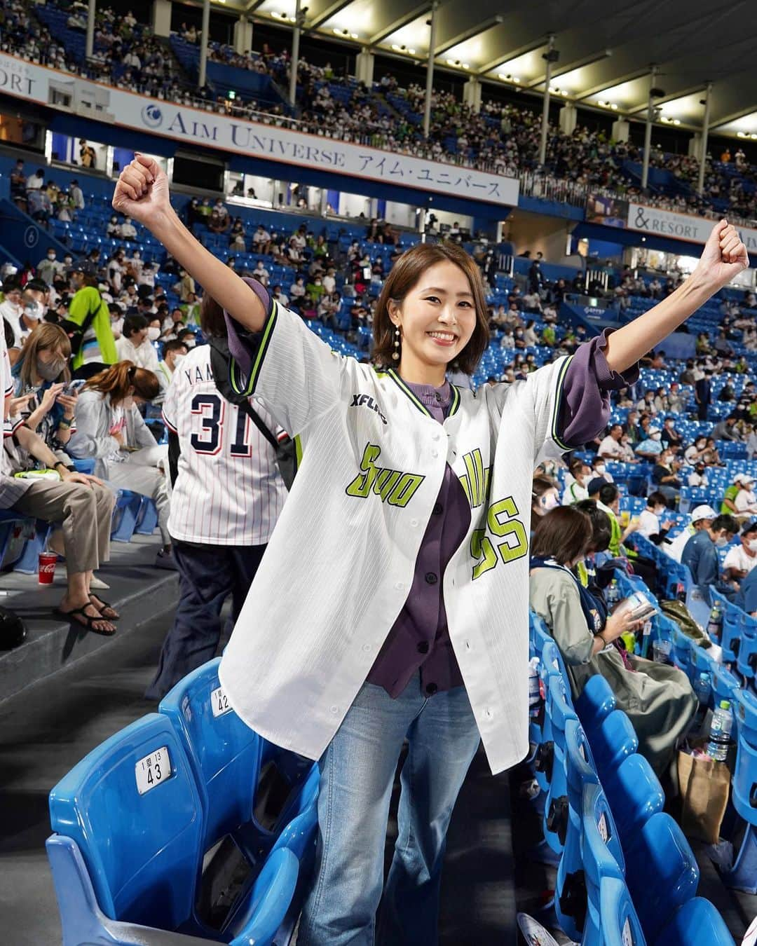 坂元美香さんのインスタグラム写真 - (坂元美香Instagram)「すわほー*\(^o^)/*  優勝！🏆 祝✨リーグ2連覇  2連続投稿します🙇🏻‍♂️  ①優勝万歳🙌 ②喜びまくり ③今日は家宝ユニ ④丸山くんのマロンパフェ 何かを予感してこれを食べたのか？🤔 ⑤空中くるりんぱ ⑥9回裏オスナのヒットからの ⑦むーちょの送りバントからの ⑧丸山くんのサヨナラタイムリー！！！✨😭 ↑音量注意 ⑨神宮でリーグ優勝の胴上げを見れる喜び！！！ ⑩一人で4連覇してる田口くん。今年も！🤣  最高の勝ち方！✨😭 丸山くんのマロンパフェ食べておいてよかった。 丸山くんヒーローインタビューしてほしかった。 今永みたいな先発ピッチャーがほしい。 iPhoneも一眼レフも充電フルにしておいてよかった。 来年も年間シート継続だ！  結婚記念日に素敵なプレゼントをいただいた気分😙 今年の誕生日には村上くんから 第一号本塁打を勝手にプレゼントとしてもらい、 いつも勝手に幸せな気持ちにさせてもらってます✨  いろんな想いのある優勝🏆 ありがとー！！ おめでとー！！！ 残りの消化試合も応援いきます！ CSも全力応援でいきます💪  投稿はつづく。  2022観戦 42戦目 #坂元野球観戦記録 観戦試合 25勝16敗1分  #神宮球場 #ヤクルトスワローズ  #東京ヤクルトスワローズ #ヤクルト戦  #横浜戦 #ベイスターズ戦 #横浜ベイスターズ #denaベイスターズ #プロ野球 #野球の楽しみ方は人それぞれ #リーグ優勝」9月26日 1時18分 - mika_saka