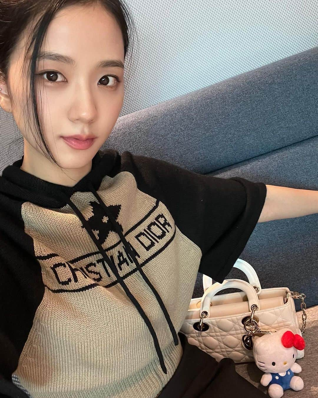 ジスさんのインスタグラム写真 - (ジスInstagram)「see you in Paris 🇫🇷☁️ @dior」9月26日 11時14分 - sooyaaa__