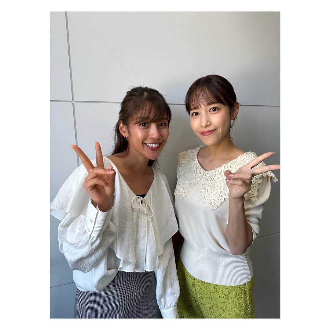 岡副麻希さんのインスタグラム写真 - (岡副麻希Instagram)「. お話しし足りない！！！ このあとれーなさんはスロイジ生放送💗🌈 ⁡ ⁡ photo by マネージャーさんのiPhone14🤳 撮れた写真の私があまりに黒いため 場所の問題かと気にしてくれたれーなさん笑 ⁡ ⁡ #関テレで会えました！ #😆😆😆 #🖤🤍 ⁡ ⁡ ⁡ ⁡ ⁡ ⁡ ⁡ ⁡」9月26日 12時52分 - maki_okazoe_official