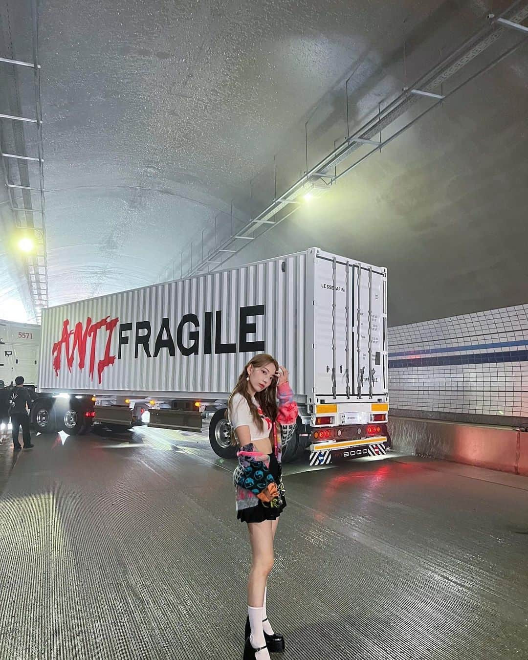 宮脇咲良さんのインスタグラム写真 - (宮脇咲良Instagram)「. Do you think I’m fragile?」9月26日 14時20分 - 39saku_chan