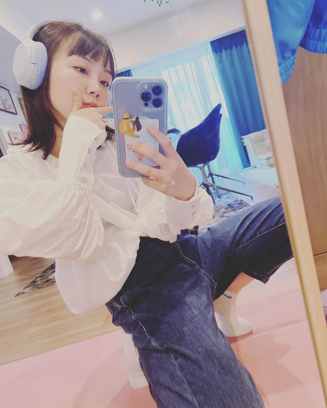 あやなんさんのインスタグラム写真 - (あやなんInstagram)「今週のお休みはRIZINをしばなんぽんすで見に行き、それ以外はずっとお家でスプラ漬け🥺💕こんなにゲームにハマったのスマブラ以来だわぁ。あとは個人的にハンターハンターにハマってるよ(ヒソカクラピカキルア推し) 掃除機かけながら、風呂入りながら、メイクしながらハンターハンター見てるくらいにはハマってる。(ただいまキメラアント編突入したばかりなのでネタバレコメントしないようよろしく🤞🤞)  あと今日は我の妹のお誕生日で、ケーキでお祝いもしたよ〜🥰 妹は四つ下で保育士さんやってます！ (彼氏募集中)(２５歳です)(努力家で頑固ですが意外と脆くて乙女です)(好きな人にはとことん尽くすいい子です)  写真2、3枚目は妹の誕生日ケーキのイチゴを図々しく奪い取る瞬間です。ちなみに全部この兄弟に食われてました。 ごめんね、妹。  最近心理学と英語を勉強中でしたがスプラ3のせいで中断してます。スプラが悪いです。あんな楽しいゲームを作る人が悪いです。私は悪くないです。 🙃😌🙃😌🙃😌🙃😌🙃😌🙃😌  最近(数日間)はうーくんと喧嘩もしないでずっと仲良しで、嬉しいです☺️⭐️  けど喧嘩も必要だと思うのでこれからもケンカしつつ仲良く楽しく家族頑張るぞ❤️‍🔥らぶ  (最後の写真はスプラトゥーンぽい自撮りです)」9月26日 16時29分 - ayachan_0619