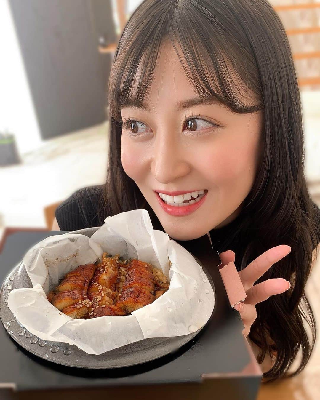 上西恵さんのインスタグラム写真 - (上西恵Instagram)「お昼のお弁当がうなぎでとても幸せでした。 だしまで付いてました。 幸せ〜幸せ〜」9月26日 17時56分 - jonishi_kei