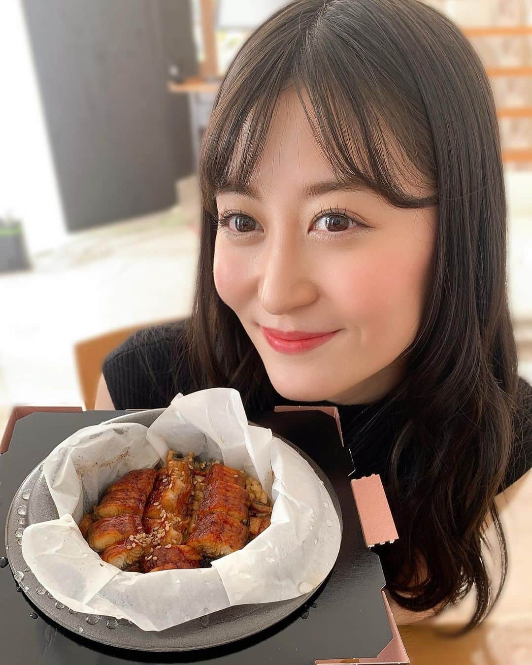 上西恵さんのインスタグラム写真 - (上西恵Instagram)「お昼のお弁当がうなぎでとても幸せでした。 だしまで付いてました。 幸せ〜幸せ〜」9月26日 17時56分 - jonishi_kei