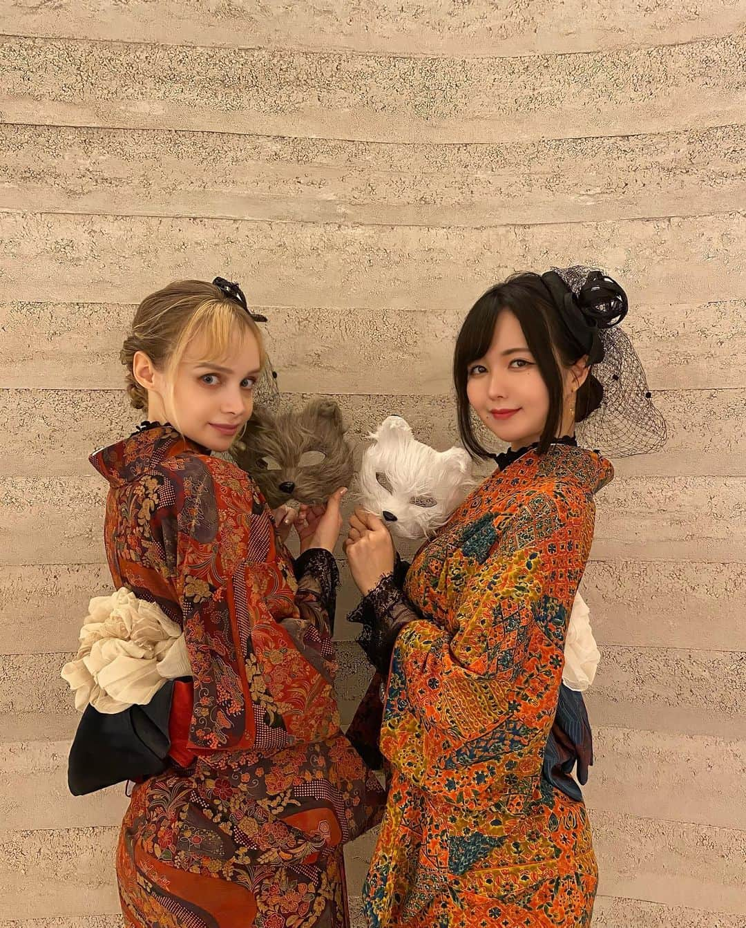 九条ねぎ あぴるさんのインスタグラム写真 - (九条ねぎ あぴるInstagram)「モカちゃんと浅草で着物デートしたよ❤️  @rikawafuku  梨花和服 さんで着物レンタル+ヘアセットのプランで予約しました🌸 こんなに店内が広くて、着物や小物の種類豊富なお店は今までで初めてでびっくりした😳！  いつもピンクや可愛い柄を選びがちなので、 普段選ばない大人なデザインにしたらすごく可愛かった🥰💖  黒のレースのインナーや、帽子やバッグなども全てお店のレンタルで借りれました✨  男性も利用できるお店だよ‪( ◜ᴗ◝ )‬ 浅草で、着物と浴衣のレンタル考えている人はおすすめです💕💕  #梨花和服 #浅草 #浅草着物 #浅草着物レンタル #asakusa #kimono #japan #japantrip」9月26日 18時35分 - negi_kujyo