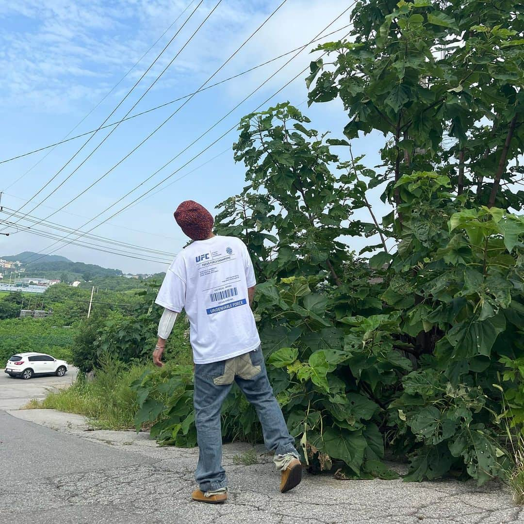 クォン・ヨンドンさんのインスタグラム写真 - (クォン・ヨンドンInstagram)「여름 지나가버림🌤️」9月26日 19時10分 - _______youngmoney