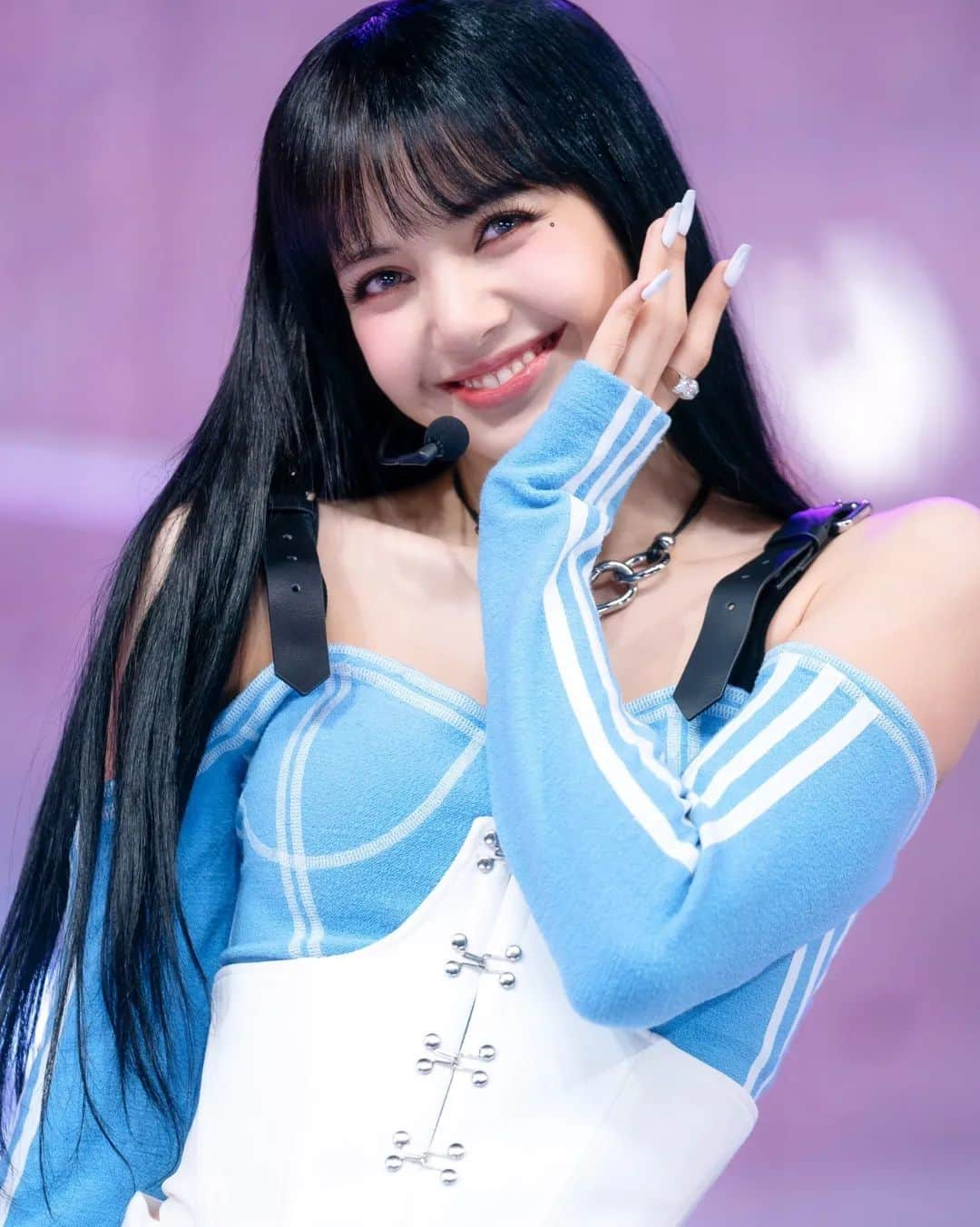 リサさんのインスタグラム写真 - (リサInstagram)「SBS Inkigayo PD note update with LISA . . . #LISA #LALISA #리사 #블랙핑크 #BLACKPINK #LALISAMANOBAN #LALISAMANOBAL #blackpinklisa #lisablackpink」9月26日 19時11分 - lisa.blackpink