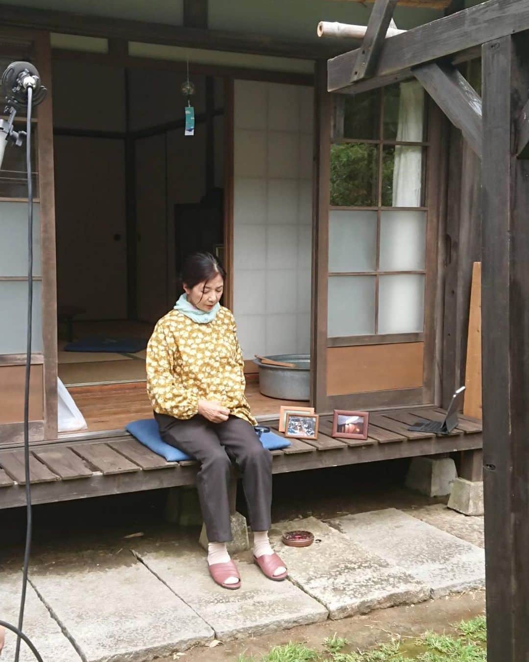 宮崎美子さんのインスタグラム写真 - (宮崎美子Instagram)「皆さん、こんばんは。  朝夕はすっかり涼しくなって秋の夜長を楽しめる季節になりましたね。  そんな秋の夜にYouTubeでドラマを観るというのはいかがですか？  テレビ東京で放送されましたホラーサスペンスドラマ『何がおかしい』のシーズン2が、テレビ放送に先駆けて、YouTubeでご覧いただけます。 第3話に出演しております。  よろしければ、ちょっとゾクっと怖っ！て感じを味わって、秋の夜長をお楽しみください。  YouTube『何かおかしい2』です。  #テレビ東京 #ドラマ #何かおかしい #雨穴 #youtube #ホラー #サスペンス」9月26日 20時29分 - miyazakiyoshiko.official