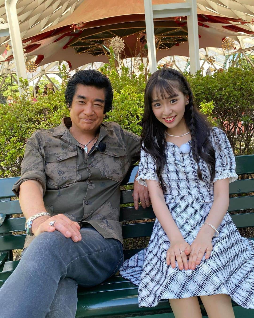 藤岡舞衣さんのインスタグラム写真 - (藤岡舞衣Instagram)「📺✨ 9月27日(火)夜19:00~ TBS「オボエロオンエア」 ⁡ 西武園ゆうえんちから お父さんと二人でVTR出演します✨ ⁡ お父さんと遊園地に行ったのは何年ぶりとかだったので、とても嬉しかったしめちゃくちゃ楽しかったです🥰 ⁡ 昭和生まれのお父さんは懐かしいものが沢山あって、平成生まれの私は初めて見るものがいっぱいあったので、勉強にもなりました✍🏻🌸 ⁡ 是非ご覧になってください⋆⸜♡⸝‍⋆ ⁡ #藤岡舞衣#藤岡弘#親子#テレビ出演 #オボエロオンエア#クイズ番組#TBS #西武園ゆうえんち#昭和#平成#ゴジラ#レトロ #仮面ライダー#俳優#モデル#model#jc3#0821」9月26日 22時21分 - mai_fujioka_official