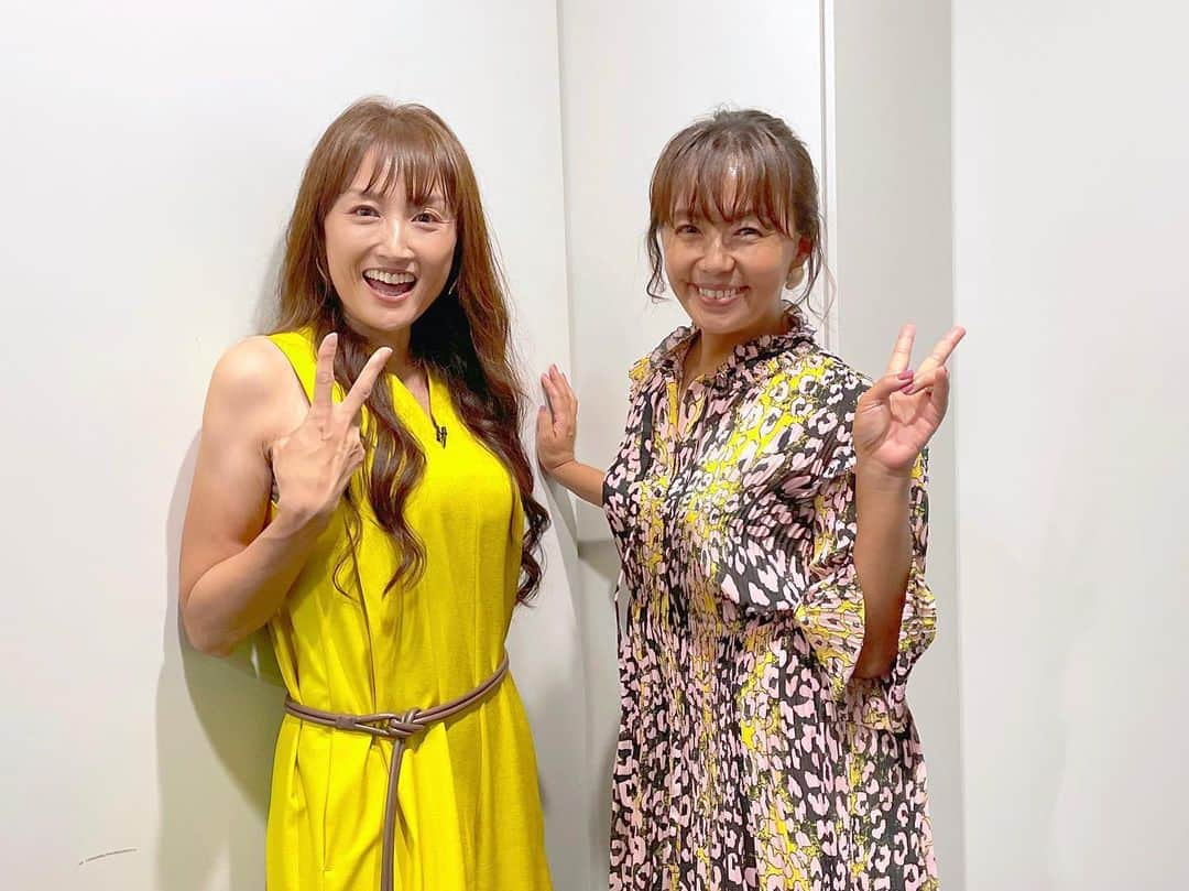 田中律子さんのインスタグラム写真 - (田中律子Instagram)「マネージャーからのお知らせ📺  9/28 21:00-22:54 日本テレビ系 『上田と女が吠える夜』 平成バラエティークイーンたちが大暴れSP！ 田中律子 出演いたします💁🏻‍♀️  今回は3つのパートで番組構成されています。 律子は、移住芸能人パートに👀  ✔︎平成バラエティー女王大集合！ ✔︎時代を彩ったイケメン50年史 ✔︎移住芸能人  2時間、豪華で面白い内容です🤣‼️ 久々にお会いできた共演者さんと、 上田さんをはじめとするスタジオメンバーで 収録も盛り上がりました👏🏻✨  是非、ご覧くださいませ〜😉😉😉  ワンピース @doublestandard_official シューズ @kanematsu_official  ［敬称略/50音順］ MC 上田晋也（くりぃむしちゅー）  メンバー いとうあさこ／大久保佳代子／ファーストサマーウイカ／MEGUMI／若槻千夏  SPゲスト 伊野尾慧(Hey! Say! JUMP)／中川大志／柳葉敏郎  女性ゲスト 【平成バラエティー女王】 インリン／坂下千里子／さとう珠緒／鈴木蘭々／ 中山エミリ／保田圭  【イケメン50年史】 浅野ゆう子／エルフ荒川／大島麻衣／美緒／吉田沙保里  【移住芸能人】 井上晴美／岡副麻希／奥山佳恵／紺野あさ美／田中律子／ 仲川遥香／中野美奈子  #上田と女が吠える夜 #日本テレビ #移住芸能人 #二拠点生活 #沖縄#東京 #田中律子 #井上晴美 さん #奥山佳恵 さん」9月27日 16時35分 - ri2kotanaka