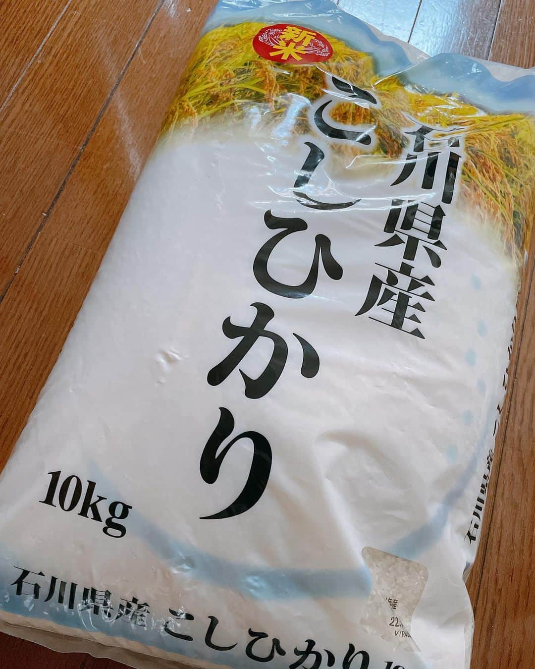 坂下千里子さんのインスタグラム写真 - (坂下千里子Instagram)「久々のお弁当どうぞ。 今日は、チキンの照焼きです。野菜炒めが、塩胡椒振りすぎてしまいました。ご飯が進みます。  何事もポジティブで行きたいです🫣 . . #お米 #10kg #初買い #5kg じゃ#あっという間 #instagram #instaphoto #instafood #japan #japanesefood #お弁当 #お弁当記録 #娘 #娘弁当 #lunch #lunchtime #ママ #ママランチ」9月27日 17時08分 - chiriko_sakashita_official