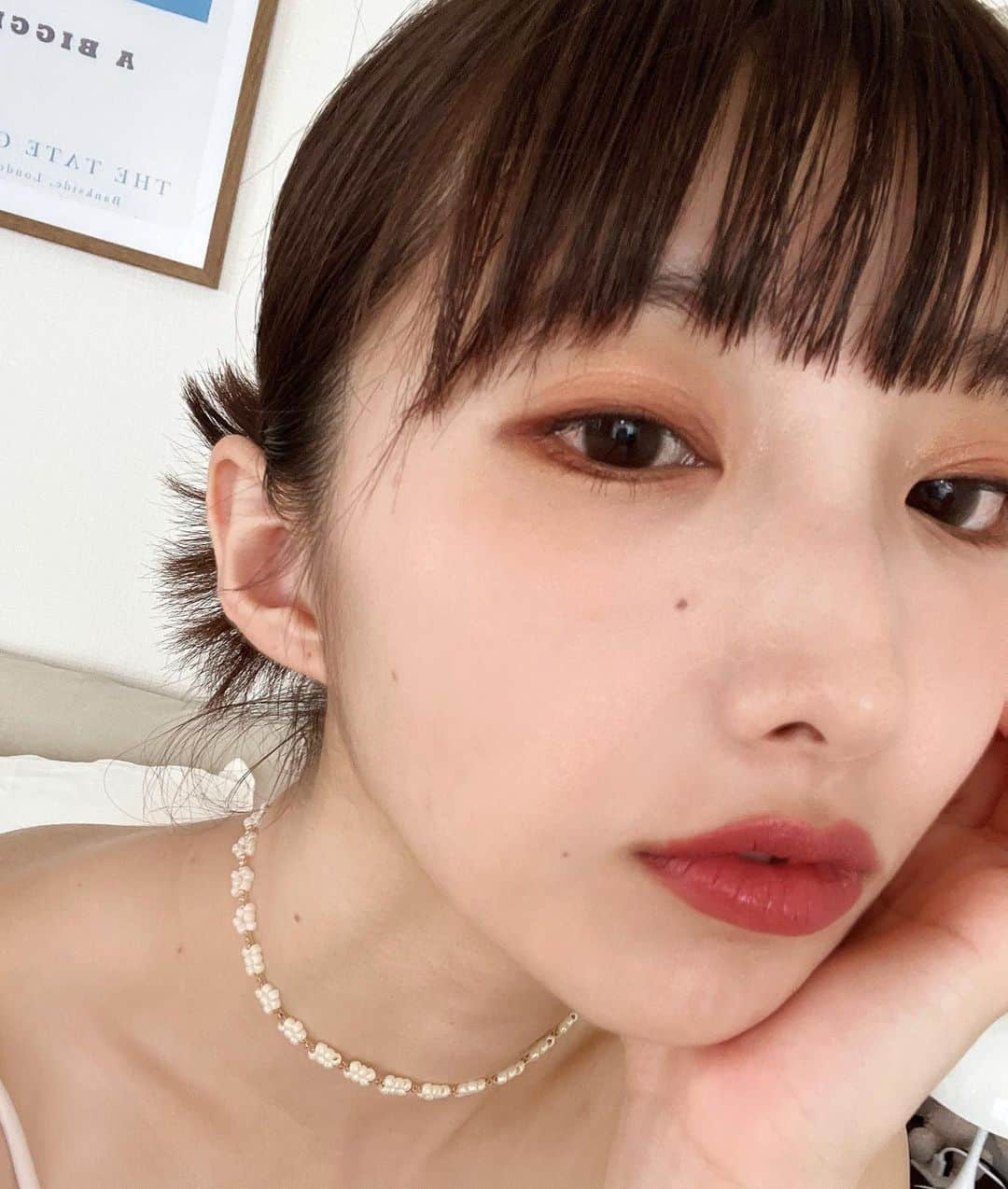 飯島望未さんのインスタグラム写真 - (飯島望未Instagram)「@chanel.beauty  New eyeshadow and lips. I’m wearing LES 4 OMBRES TWEED #03 for eyes. ROUGE ALLURE #196 for lips.   写真で使っているのは アイシャドウ: レ キャトル オンブルツイード #03  リップ: ルージュアリュール #196  限定品のツイードのアイシャドウは 使うのが勿体無いほど可愛いけれど 発色は天才的で色の組み合わせも すっごくいい。  リップはルージュアリュールから 新しく出た秋冬のカラー達。 こんなベージュ系の沢山のバリエーション楽しい。」9月27日 18時25分 - nozo0806