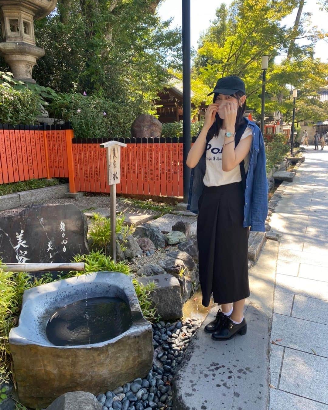 檜山沙耶さんのインスタグラム写真 - (檜山沙耶Instagram)「.  先日、八坂神社へ。 身も心を美しくありたいとお祈りしてきました☺︎ 日差しは強かったですが、すっかり秋の空でした☀️☁️  #京都 #八坂神社」9月27日 21時41分 - sayahiyama