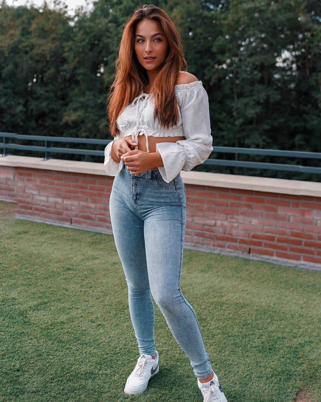 Dutchさんのインスタグラム写真 - (DutchInstagram)「Just a girl growing wings🦋 present, patient, peacefully growing into the person I wanna be💕 @fitjeans ad」9月28日 0時03分 - nochtlii