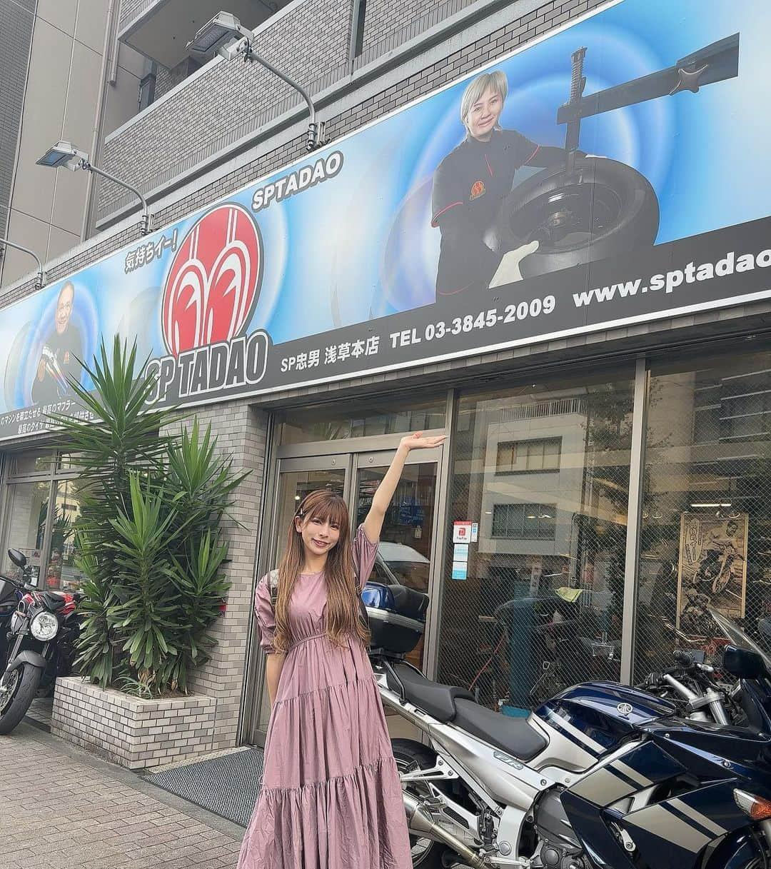 葉月美優さんのインスタグラム写真 - (葉月美優Instagram)「❥SP忠男さん（浅草店）にて 10/4の岡山国際サーキット走行に向けて ダンロップの大人気Q5に履き替え🛞 . . お店も大人気でめちゃくちゃお客さん来てた！ お忙しい中、丁寧かつスピーディーに対応してくださって大感謝(,,o̴̶̷᷄﹏o̴̶̷̥᷅,,)💗 スタッフさんも優しかった❀ . . . 岡山国際サーキット 初めて走りに行くのめちゃくちゃ楽しみ⸜(*ˊᗜˋ*)⸝ . . . #sptadao #sp忠男 #ダンロップ #ダンロップq5 #q5 #浅草 #バイク #バイク女子 #タイヤ交換 #cbr250rr #cbr #サーキット女子 #岡山国際サーキット #バイク好きな人と繋がりたい #バイクのある風景 #バイク乗りと繋がりたい #バイクのある生活」9月28日 8時41分 - miu_haduki