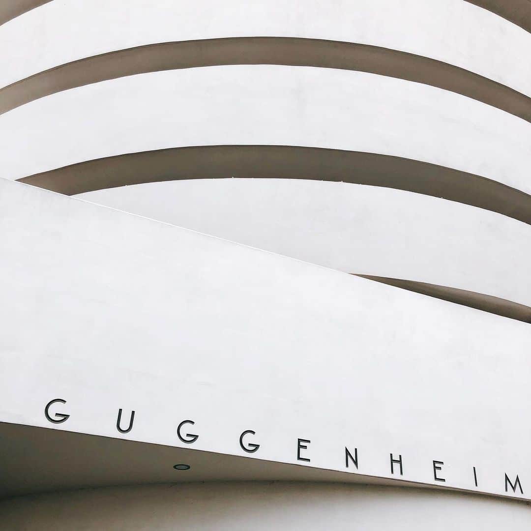 広瀬未花さんのインスタグラム写真 - (広瀬未花Instagram)「I'd like to travel around the world to see art and architecture.  Solomon R. Guggenheim Museum.  📍1071 5th Ave, NY  #ny #Guggenheim #museum  #franklloydwright」9月28日 12時15分 - micahirose