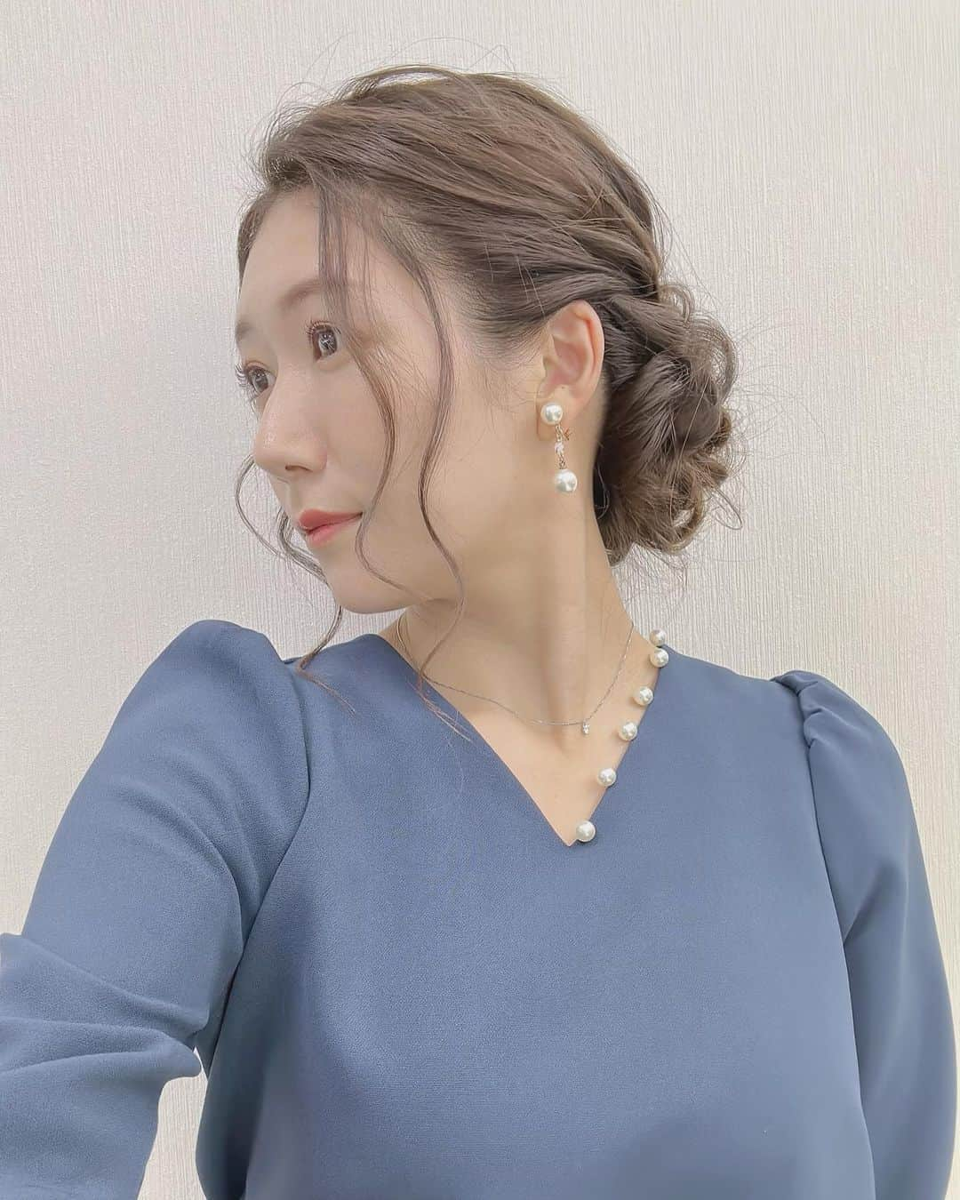 穂川果音さんのインスタグラム写真 - (穂川果音Instagram)「hair style  アップヘアだよー！  またもフィルターのカラーが以前と違ったままです🤔 前の機種の時はどのフィルターを使っていたのか、迷子です泣  #hairstyle #hairarrange #アップヘア　#アベプラ　#abematv #アップスタイル　#イヤリング　#earrings   #穂川果音  #気象予報士　#下めアップ  #綺麗めアレンジ 　#まとめ髪　#お天気キャスター #前髪アレンジ　#編み込みアップヘア #編み込みアレンジ　#可愛い系ヘアスタイル」9月28日 12時52分 - hokawakanonn