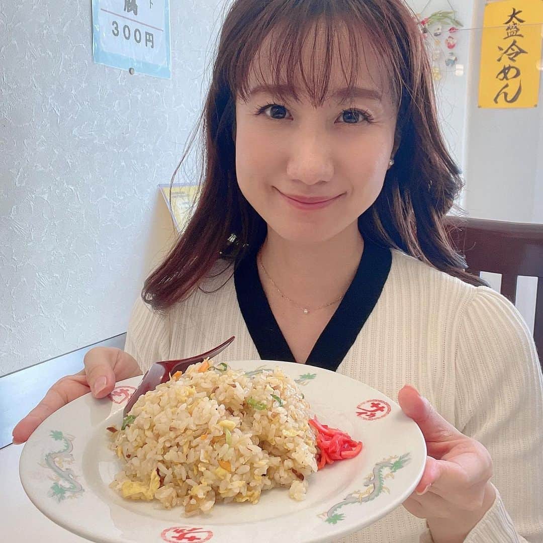 吉井明子さんのインスタグラム写真 - (吉井明子Instagram)「𓍯𓍯𓍯  焼きめしーーーー！ そして餃子😋  京都　中華のサカイ本店さんにて。  #中華のサカイ #町中華 #京都町中華 #焼きめし #餃子 #京都 #kyoto #japan #京都旅 #travel #travelphotography #trip #オフショット #ワンピース #明さんぽ #気象予報士 #気象キャスター #weatherforecaster #기상캐스터　#氣象主播 #吉井明子  #smile #微笑 #미소　#senyum」9月28日 16時32分 - akiko_yoshii_sunny_rain