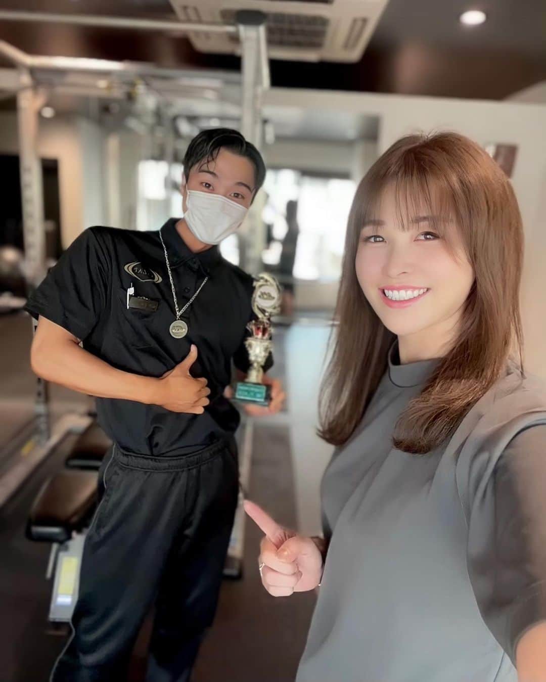 mikaさんのインスタグラム写真 - (mikaInstagram)「♥︎︎∗︎*ﾟ RIZAPトレーニングday🏋🏻‍♀️  今日は上半身！ トレーナーの菅野さんは実際の動作を 先に見せて詳しく説明してくれるから トレーニング初心者の私でも分かりやすい！  とにかくポジティブでモチベ上げてくれる‼️大会で優勝もしてるから、結果出してる人の言う言葉には説得力がある心強いトレーナーです💪✨  目標目指して、菅野さんのご指導のもと 引き続きがんばります😤‼️  本気モード🔥中なため来月までは ゴルフよりトレーニング投稿多めだけど 温かく見守ってください！ 質問のほかに、みんなの応援コメントも心強いのでお待ちしております🫶  気になる人は5万円の割引制度のご紹介できるので気軽にDMください！  #フィットネス #トレーニング #筋トレ #ダイエット #rizap #ライザップ #ボディメイク #ライザップ女子 #ダイエット記録 #低糖質 #ゴルフ #ゴルフ女子 #運動」9月28日 17時18分 - _mika.___